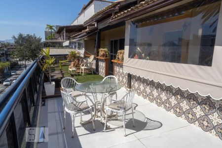 Apartamento à venda com 473m², 4 quartos e 3 vagas Apartamento à venda com 473m², 4 quartos e 3 vagasVaranda da frente