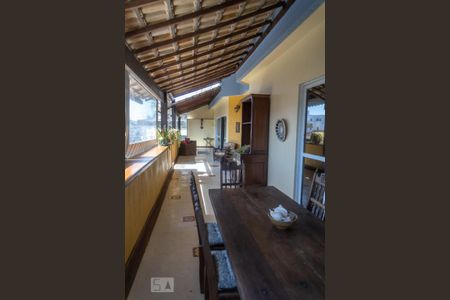 Apartamento à venda com 473m², 4 quartos e 3 vagas Apartamento à venda com 473m², 4 quartos e 3 vagasVaranda da frente