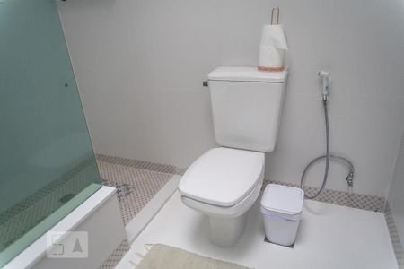 Apartamento à venda com 473m², 4 quartos e 3 vagas Apartamento à venda com 473m², 4 quartos e 3 vagasBanheiro da Suite 1