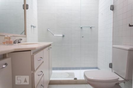 Apartamento à venda com 473m², 4 quartos e 3 vagas Apartamento à venda com 473m², 4 quartos e 3 vagasBanheiro da Suite 4