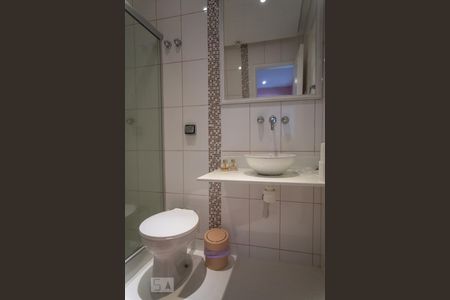 Apartamento à venda com 473m², 4 quartos e 3 vagas Apartamento à venda com 473m², 4 quartos e 3 vagasBanheiro da Suite 2