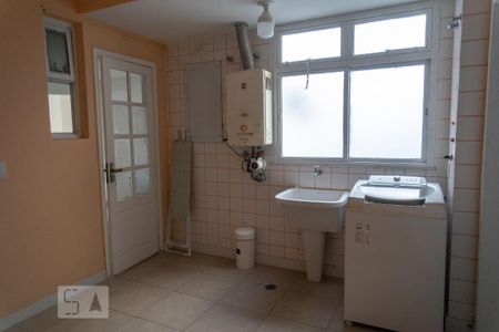 Apartamento à venda com 473m², 4 quartos e 3 vagas Apartamento à venda com 473m², 4 quartos e 3 vagasÁrea de serviço