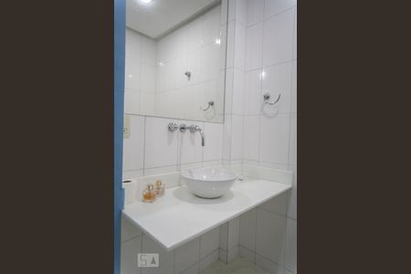 Apartamento à venda com 473m², 4 quartos e 3 vagas Apartamento à venda com 473m², 4 quartos e 3 vagasBanheiro da Suite 3