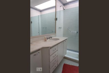 Apartamento à venda com 473m², 4 quartos e 3 vagas Apartamento à venda com 473m², 4 quartos e 3 vagasBanheiro da Suite 4