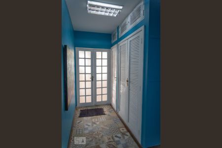 Apartamento à venda com 473m², 4 quartos e 3 vagas Apartamento à venda com 473m², 4 quartos e 3 vagasCorredor para varanda de trás