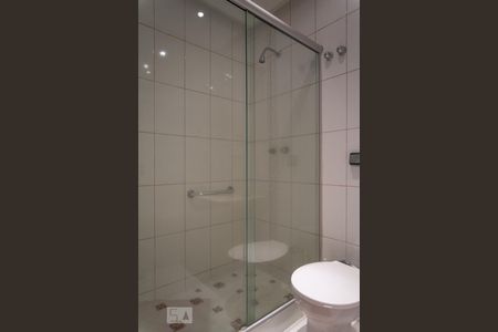 Apartamento à venda com 473m², 4 quartos e 3 vagas Apartamento à venda com 473m², 4 quartos e 3 vagasBanheiro da Suite 2