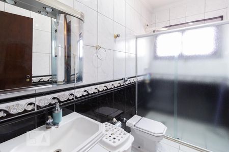 Casa à venda com 330m², 4 quartos e 6 vagasBanheiro 2