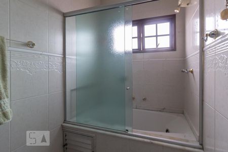 Casa à venda com 330m², 4 quartos e 6 vagasBanheiro 3