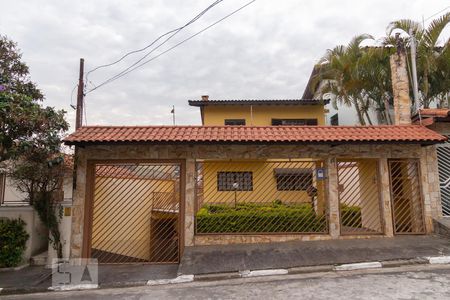 Casa à venda com 330m², 4 quartos e 6 vagasFachada
