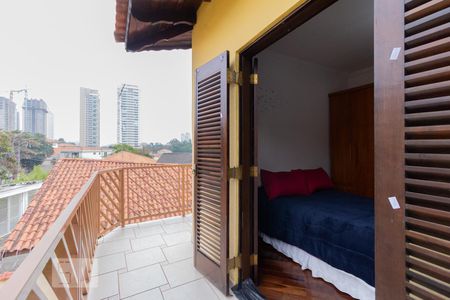 Casa à venda com 330m², 4 quartos e 6 vagasSacada da Suíte 1