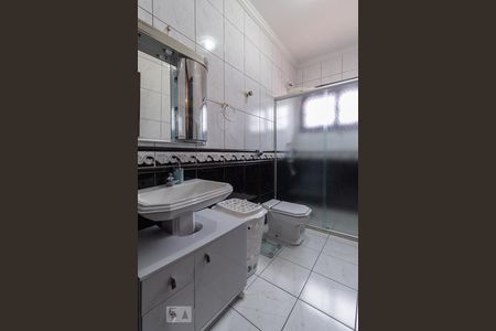 Casa à venda com 330m², 4 quartos e 6 vagasBanheiro 2