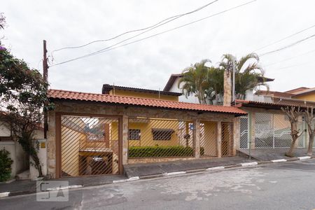 Casa à venda com 330m², 4 quartos e 6 vagasFachada