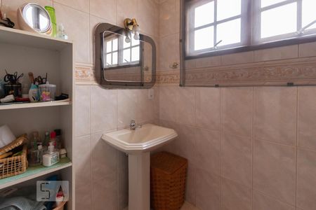 Casa à venda com 330m², 4 quartos e 6 vagasBanheiro 1