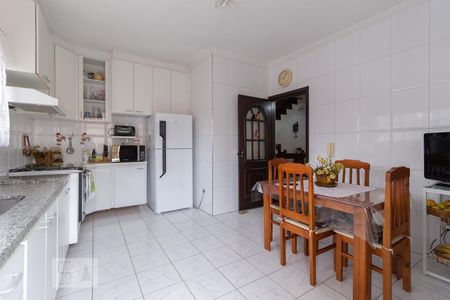 Casa à venda com 330m², 4 quartos e 6 vagasCozinha