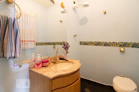 Casa à venda com 447m², 3 quartos e 4 vagasBanheiro