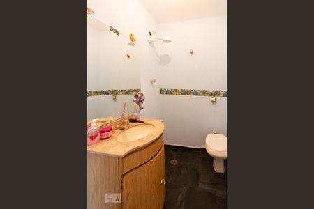 Casa à venda com 447m², 3 quartos e 4 vagasBanheiro