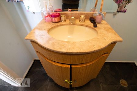 Casa à venda com 447m², 3 quartos e 4 vagasDetalhe banheiro