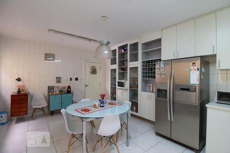 Casa à venda com 447m², 3 quartos e 4 vagasCozinha