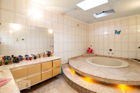 Casa à venda com 447m², 3 quartos e 4 vagasHidromassagem da Suíte 1