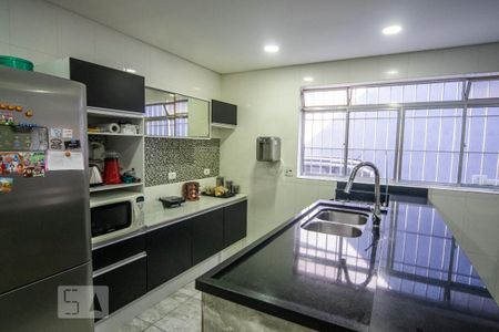 Casa à venda com 250m², 3 quartos e 4 vagas Casa à venda com 250m², 3 quartos e 4 vagasCozinha