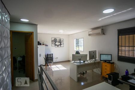 Casa à venda com 250m², 3 quartos e 4 vagas Casa à venda com 250m², 3 quartos e 4 vagasCasa 2