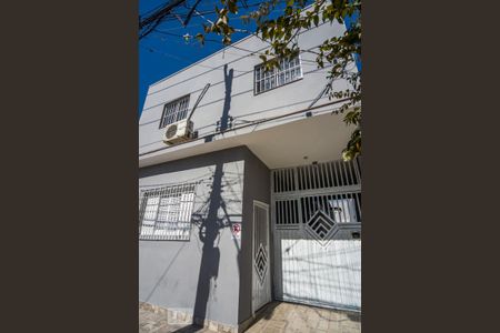 Casa à venda com 250m², 3 quartos e 4 vagas Casa à venda com 250m², 3 quartos e 4 vagasFachada