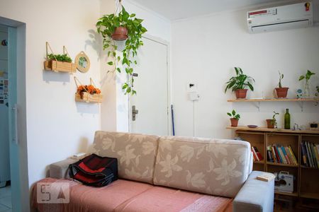 Sala de Estar de apartamento à venda com 3 quartos, 57m² em Santo Antônio, Porto Alegre