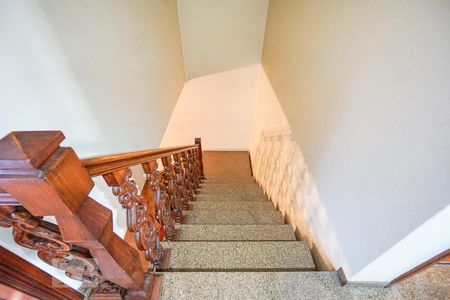 Casa para alugar com 268m², 3 quartos e 6 vagasEscada