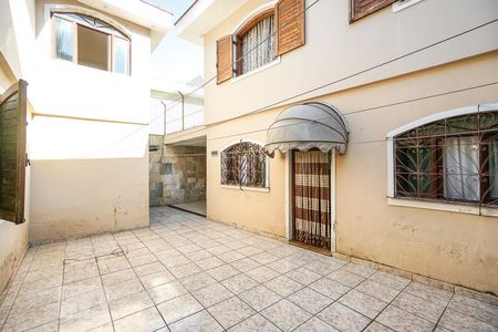 Casa para alugar com 268m², 3 quartos e 6 vagasQuintal