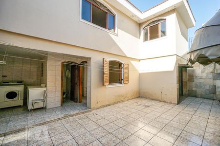 Casa para alugar com 268m², 3 quartos e 6 vagasQuintal