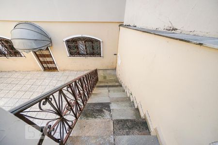 Casa para alugar com 268m², 3 quartos e 6 vagasEscada edícola