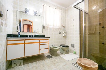 Casa para alugar com 268m², 3 quartos e 6 vagasBanheiro social