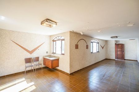 Casa para alugar com 268m², 3 quartos e 6 vagasSalão edícola