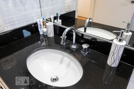 Apartamento à venda com 126m², 2 quartos e 2 vagasSuíte 2 - Banheiro