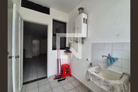 Apartamento à venda com 360m², 5 quartos e 2 vagas Apartamento à venda com 360m², 5 quartos e 2 vagasÁrea de Serviço