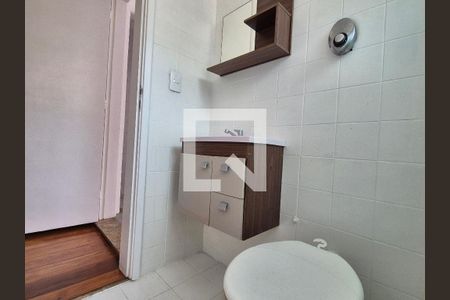 Apartamento à venda com 360m², 5 quartos e 2 vagas Apartamento à venda com 360m², 5 quartos e 2 vagasBanheiro social