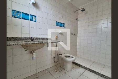 Apartamento à venda com 360m², 5 quartos e 2 vagas Apartamento à venda com 360m², 5 quartos e 2 vagasBanheiro da Suíte 2