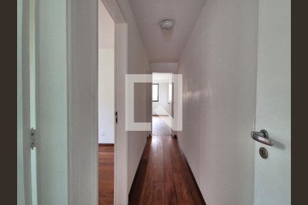 Apartamento à venda com 360m², 5 quartos e 2 vagas Apartamento à venda com 360m², 5 quartos e 2 vagasCorredor