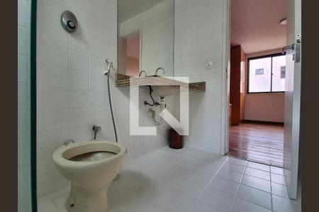 Apartamento à venda com 360m², 5 quartos e 2 vagas Apartamento à venda com 360m², 5 quartos e 2 vagasBanheiro da Suíte 1