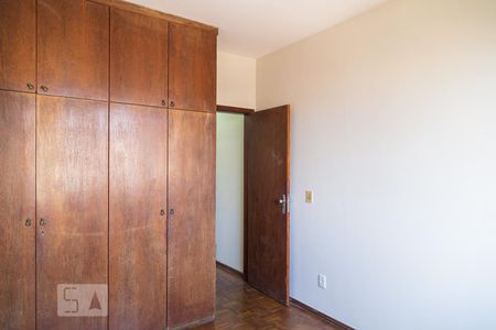 Quarto 1 de apartamento para alugar com 3 quartos, 100m² em Santa Efigênia, Belo Horizonte