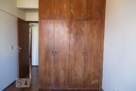 Apartamento para alugar com 100m², 3 quartos e 1 vaga Apartamento para alugar com 100m², 3 quartos e 1 vagaArmário do Quarto 2