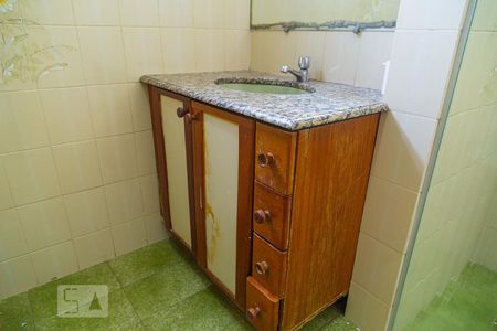 Apartamento para alugar com 100m², 3 quartos e 1 vaga Apartamento para alugar com 100m², 3 quartos e 1 vagaArmário do Banheiro Social