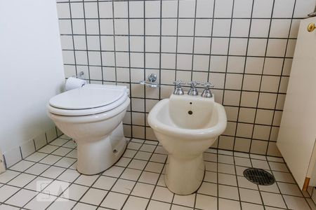 Casa à venda com 288m², 4 quartos e 6 vagasBanheiro 1