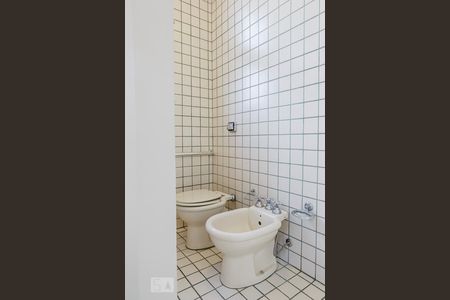 Casa à venda com 288m², 4 quartos e 6 vagasBanheiro da Suite