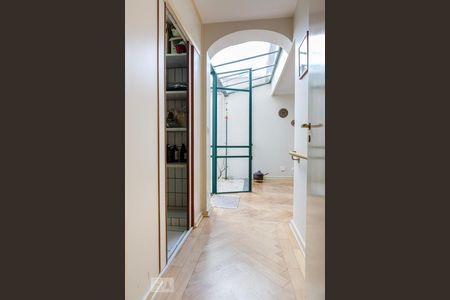 Casa à venda com 288m², 4 quartos e 6 vagasCorredor