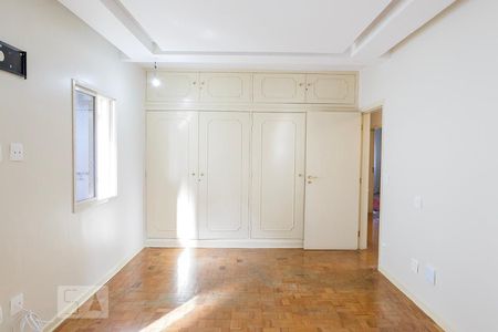 Casa à venda com 288m², 4 quartos e 6 vagasSuite