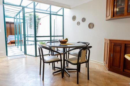 Casa à venda com 288m², 4 quartos e 6 vagasCopa