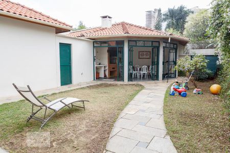 Casa à venda com 288m², 4 quartos e 6 vagasQuintal