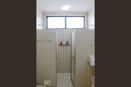 Casa à venda com 288m², 4 quartos e 6 vagasBanheiro 2