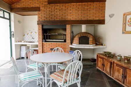 Casa à venda com 288m², 4 quartos e 6 vagasChurrasqueira